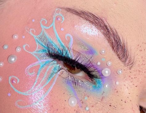 Karneval Diy, Cute Eye Makeup, Graphic Makeup, Rave Makeup, Ethereal Makeup, Eye Makeup Designs, Dope Makeup, Colorful Eye Makeup, Mermaid Makeup