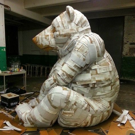 Cardboard Sculptures, Cardboard Art Sculpture, Cardboard Animals, Paper Mache Projects, Paper Mache Animals, Paper Art Sculpture, Bear Sculptures, Folding Origami, Cardboard Sculpture