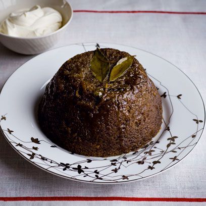 Gordon Ramsay's Christmas pudding with whisky cream Gluten Free Christmas Pudding, Pudding Recept, Christmas Pudding Recipes, Prue Leith, Tesco Real Food, Gluten Free Christmas, British Bake Off, Great British Bake Off, Nigella Lawson