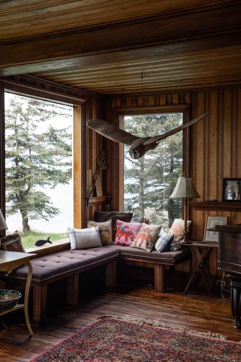 Heart and Science: A Researcher's Eccentric, Handed-Down Home on a Maine Island - Remodelista Cozy Sunroom Decorating Ideas, 1800s House, Cozy Sunroom, Summer Cabin, Woodland House, Genetic Variation, Sunroom Decorating, Bar Harbor Maine, Maine Coast