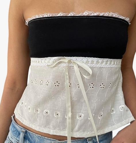 coastal summer aesthetic lace black and white cami with a cute white bow Coastal Summer Aesthetic, Outfits Hawaii, Italian Summer Outfits, Crop Top Y2k, Lace Tube Top, Coastal Summer, Beachy Outfits, Secret Room, Hawaii Outfits