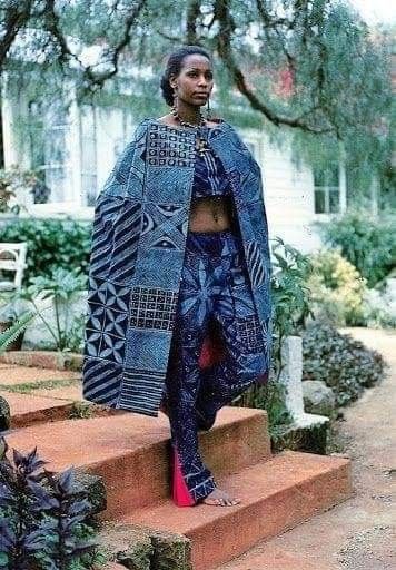 Adire Cloth, Nigerian Art, Adire Styles, African Indigo, Afrikaanse Mode, African Heritage, African Fashion Women Clothing, African Textiles, African Inspired Fashion