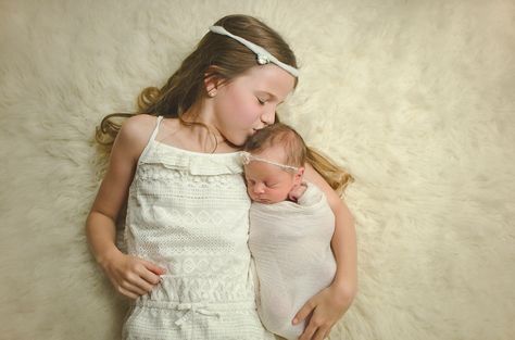 Big sis here was definitely capable of holding her little sister and taking direction from me. That’s not always the case when you’ve got a much smaller age gap between siblings. Nikon D700, 35mm, f2, 1/500 Age Gap Siblings Photography, Age Gap Siblings, Sibling Portraits, Sibling Photoshoot, Big Sister Announcement, Fam Pics, Sibling Pictures, Nikon D700, Sibling Photos