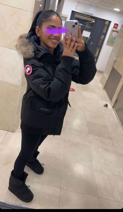 Canada Goose Outfit Winter Style, Canada Goose Women Outfits Street Styles, Canada Goose Jacket Outfit, Canada Goose Women Outfits, Canada Goose Outfit, Winter Outfits Indie, Puffer Outfit, Nyc Fits, Zara Drip