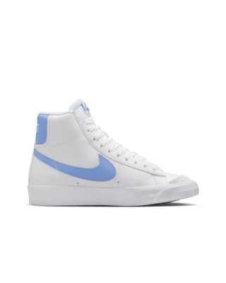 The Nike Blazer Mid '77 channels the old-school look of Nike basketball with a vintage midsole finish. Throwback style with modern materials means you can run, skip and jump in comfort. Shown: White/Royal Pulse Style: DA4086-123 All White Nike Blazer, All White Nike, Nike Blazer Mid 77, Nike Blazer Mid, Shoe Ideas, School Looks, Blazer Mid, Jump In, Nike Basketball