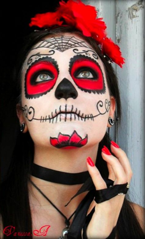 Makeup Mexican, Makijaż Sugar Skull, Candy Skull Makeup, Skeleton Face Paint, Halloween Face Paint, Halloween Makeup Sugar Skull, Mexican Halloween, Dead Makeup, Halloween Crafts Preschool