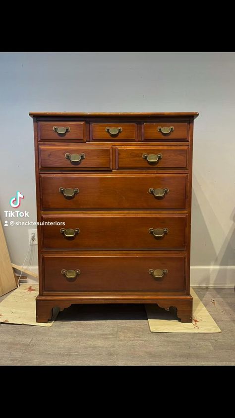 DIY Furniture Flip! | Refurbished furniture, Diy furniture flip, Diy furniture renovation Art Deco Dresser Makeover, Painting Laminate Dresser, Painting Old Furniture Ideas, Painted Dresser Ideas, Vintage Buffet Makeover, Refinished Bedroom Furniture, Remodel Furniture, Chalk Paint Furniture Diy, Painting Old Furniture