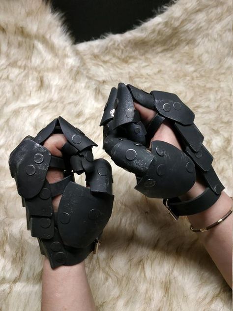 Armor gloves - cosplay gloves - cosplay armor - larp armor - medieval armor gloves - knight gloves - Armor Gloves, Witcher Game, Witcher Cosplay, Cosplay Gloves, Armadura Cosplay, Tactical Armor, Armor Clothing, Larp Armor, Cosplay Armor