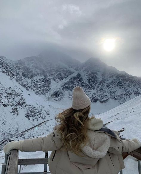 Colorado Photoshoot, Mountain Photo Ideas, Mountain Photoshoot, Snow Photoshoot, Mountains Aesthetic, Future Board, Snow Pictures, Snow Trip, Winter Girl