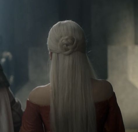 Targaryen Hair Color, Rhaenyra Targaryen Wedding, Targaryen Hair Aesthetic, Rhaenyra Targaryen Hairstyle, Rhanyera Targaryen, House Of The Dragon Hairstyles, Rhaenyra Targaryen Hair, Targaryen Makeup, Targaryen Hairstyles