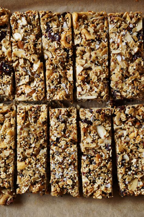 Quinoa Granola Bars, Quinoa Granola, Toasted Quinoa, Healthy Bars, Granola Bar, Breakfast Bars, Breakfast On The Go, Eating Recipes, Quinoa Recipes