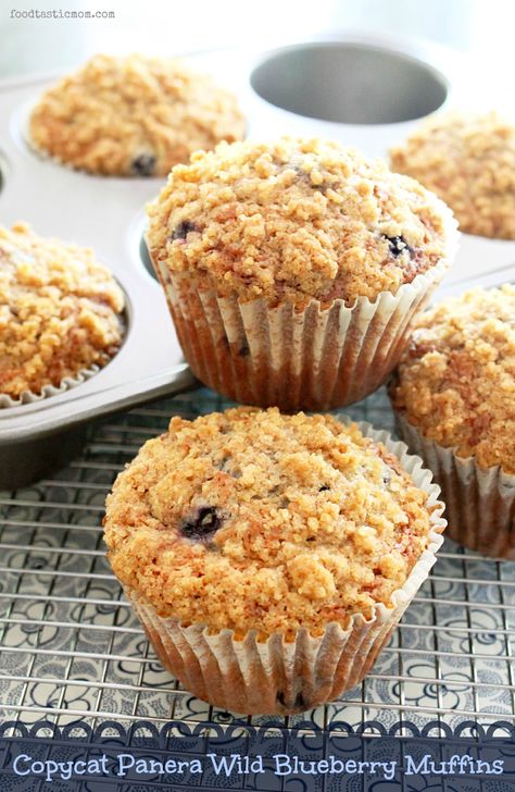 Copycat Panera Wild Blueberry Muffins Panera Cookie Recipe, Wild Blueberry Muffins, Panera Recipes, Blueberry Muffins Recipe, Copycat Panera, Restaurant Copycat, Cinnamon Crumble, Berry Muffins, Muffin Recipes Blueberry