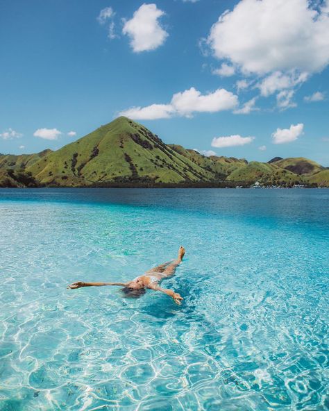 Kelor Island, Komodo National Park, Flores Island, Indonesia. The Komodo National Park cruises & adventures by Hello Flores will be your ultimate travel experience and a great Komodo & Flores island tour! Explore Flores and the UNESCO world heritage with a liveaboard from Labuan Bajo, which offer unique cruising, trekking and diving experience beyond expectations! A haven untouched and sheltered from the chaos of the current world. Photo by: @haylsa Trip Photography, Nature Trip, Komodo National Park, Adventure Life, Komodo Island, Labuan, Life Nature, Southeast Asia Travel, Island Tour