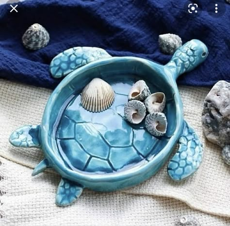 Clay Turtle Bowl, Easy Pottery Ideas Aesthetic, Ceramic Sea Turtle, Clay Summer Ideas, Clay Art Projects Aesthetic, Summer Ceramic Ideas, Clay Beach Ideas, Ocean Ceramics Ideas, Animal Pottery Ideas