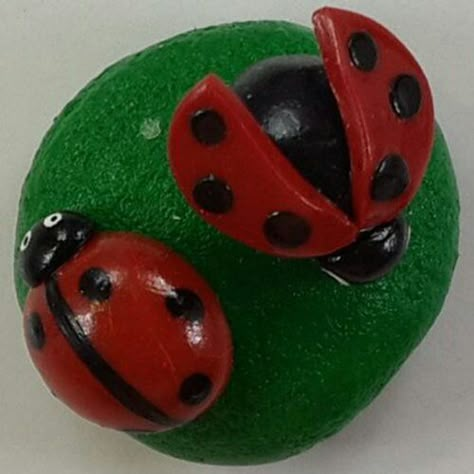 Clay Insects Ideas, Clay Ladybug Diy, Air Dry Clay Ladybug, Ladybug Pottery, Polymer Clay Ladybugs, Ladybug Clay Earrings, Clay Ladybug, Ceramic Ladybug, Polymer Clay Bugs