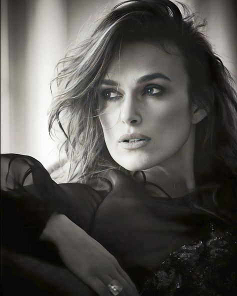 Keira Knightley Photoshoot, Andromeda Black, Keira Knightly, Photographie Portrait Inspiration, Photo B, Keira Knightley, Harper’s Bazaar, Black And White Portraits, Jessica Alba