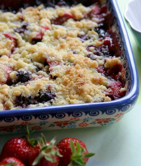 Blueberry Rubarbe Pie, Blueberry And Rhubarb Recipes, Rhubarb And Blueberry Recipes, Blueberry Rhubarb Recipes, Rhubarb Blueberry Recipes, Rubarb Crumble, Blueberry Rhubarb Pie, Blueberry Rhubarb Crisp, Blueberry Rhubarb