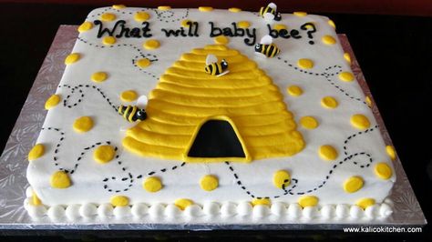 A sweet honey bee themed gender reveal cake we made recently Bumble Bee Baby Shower Cake, Bee Baby Shower Cake, Baby Shower Sheet Cakes, Bee Themed Gender Reveal, Bumble Bee Cake, What Will Baby Bee, Pastel Rectangular, Bee Gender Reveal, Bee Cakes