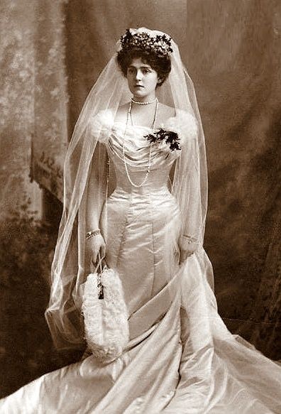 Wedding - 1900 Spanish Bride, Victorian Bride, Victorian Wedding Dress, Vintage Wedding Photos, Royal Wedding Dress, Royal Brides, Victorian Wedding, Antique Wedding, Photo Beautiful