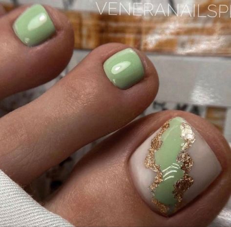 Green Toe Nails, Cruise Nails, Feet Nail Design, Pedicure Designs Toenails, Summer Pedicure, Pedicure Nail Designs, Gel Toe Nails, Pretty Toe Nails, Cute Toe Nails