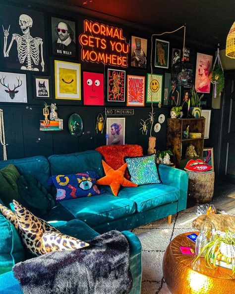 60s Maximalism Decor, Black Wall Colorful Decor, Home Office Inspiration Maximalist, Grey Couch Maximalist, Maximalism Apartment Aesthetic, Black Wall Maximalist, Dark Colourful Living Room, Moody Maximalist Paint Colors, Teal Maximalist Living Room