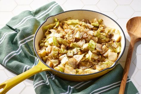 Quick & Easy Balsamic Cabbage Balsamic Cabbage, Easy Breakfast Brunch, Lunch Appetizers, Cabbage Salad, Quick Easy Dinner, Healthy Eating For Kids, A Match Made In Heaven, Cabbage Recipes, Match Made In Heaven