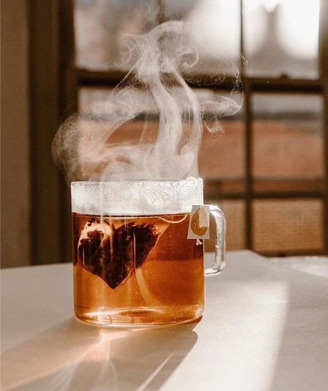 Black Tea Photography, Tea Asthetic Picture, Tea Lover Photography, Aesthetic Tea Pictures, Black Tea Aesthetic, Tea Aestethic, Drinking Tea Aesthetic, Tea Photography Ideas, Drinking Tea Photography