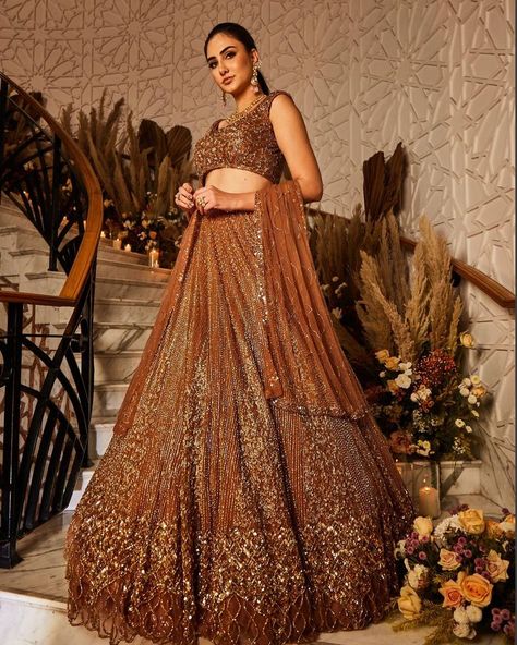 Lehengas For Wedding, Sequin Lehenga, Reception Outfits, Latest Bridal Lehenga, Reception Lehenga, Skirt Tulle, Indian Bride Outfits, Best Bridal Makeup, Saree Gown