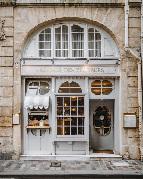 Meanwhile, in the Left Bank of Paris 😍 — I can’t get enough of its breathtaking beauty! Who else feels the same way?⁣ ⁣ This vibrant… | Instagram Paris Window Display, Beautiful Store Fronts, French Bistro Exterior, French Store Fronts, Bakery Facade, Paris Facade, Tiny Architecture, Beautiful Stores, Paris Shops