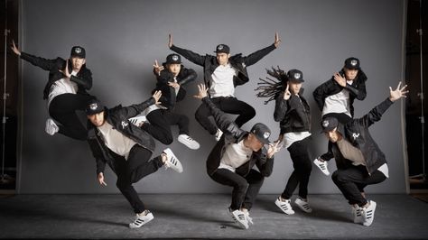 Ensemble Costumes - Dance Crew Research Hip Hop Dance Photography, Dance Crew Outfits, Hip Hop Dance Team, Hip Hop Dance Outfits, Dance Style Outfits, Dance Costumes Hip Hop, Dance Crew, Dance Picture Poses, Hip Hop Dancer