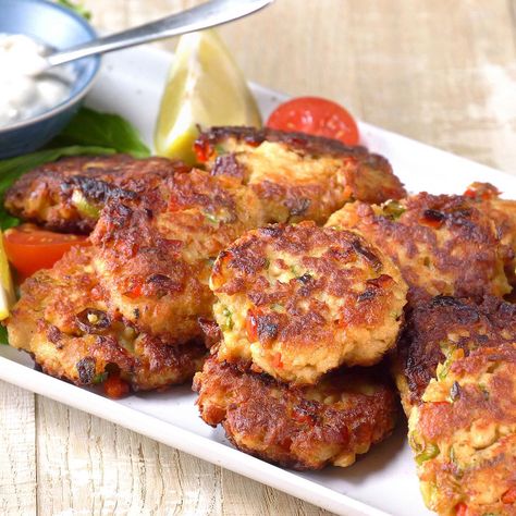 Salmon Croquettes Salmon Croquettes Recipe, Croquettes Recipe, Salmon Croquettes, Salmon Patties, Family Dinner Recipes, Recipes From Heaven, Croquettes, Southern Recipes, Red Pepper