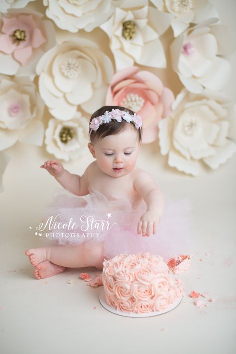 DIY paper flower backdrop for a whimsical floral flower cake smash with Nicole Starr Photography Cake Smash Inspiration, Cake Photoshoot, Cake Smash Theme, Baby Cake Smash, Smash Cake Girl, 1st Birthday Photoshoot, Cake Smash Backdrop, 1st Birthday Cake Smash, Cake Smash Photography