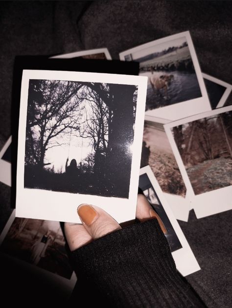 Polaroid Pfp, Polaroid Aesthetic Vintage, Polaroid Camera Aesthetic, Polaroid Pictures Aesthetic, Halloween Hangout, Vintage Video Camera Aesthetic, Creepy Polaroids, Killian Carson, Vintage Video Camera