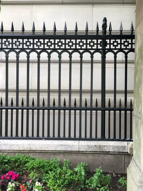 English Fence, Decorative Wall Molding, Iron Balcony Railing, Steel Railing Design, Compound Wall Design, Boundary Wall, Grill Gate Design, Wall Railing, Wrought Iron Stairs