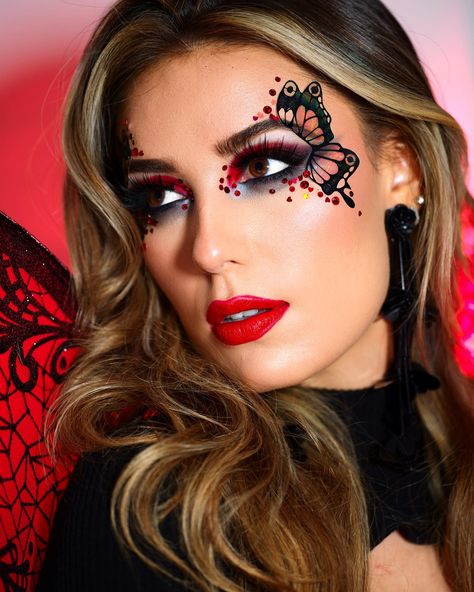 Victoria Lyn: Butterfly Effect ❤️ These creative looks have been fun 🎨🦋 Loving this red & black combo 🖤 Red Butterfly Eye Makeup, Red Butterfly Makeup, Two Of Hearts, Butterfly Face Paint, Face Lace, Butterfly Eyes, Butterfly Makeup, Plouise Makeup Academy, Butterfly Face