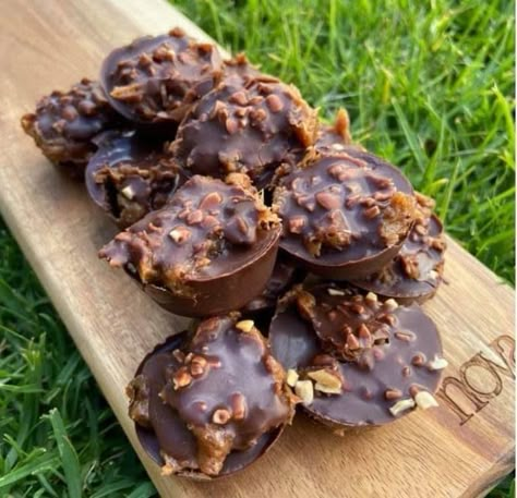 Snickers Cups, Healthy Snickers, Healthy Mummy Recipes, Clean Sweets, Healthy Mummy, Healthy Sweet Treats, Bliss Balls, Snack Treat, God Mat