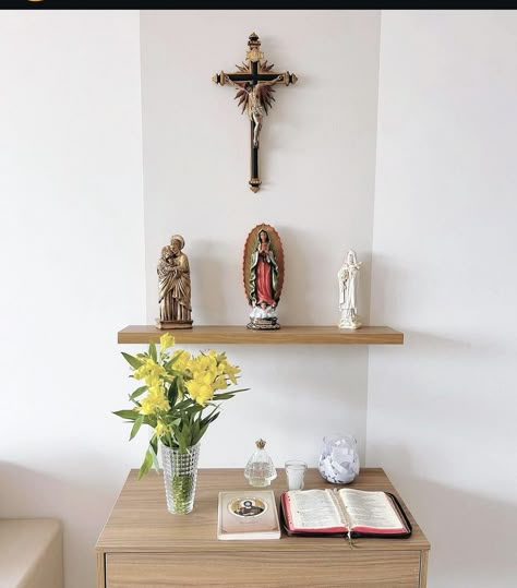 Wall Altar Ideas Catholic, Catholic Home Altar Ideas Living Rooms, Solar Panel Roof Design, Home Altar Catholic, Catholic Altar, Altar Design, Mini Altar, Catholic Decor, Prayer Corner