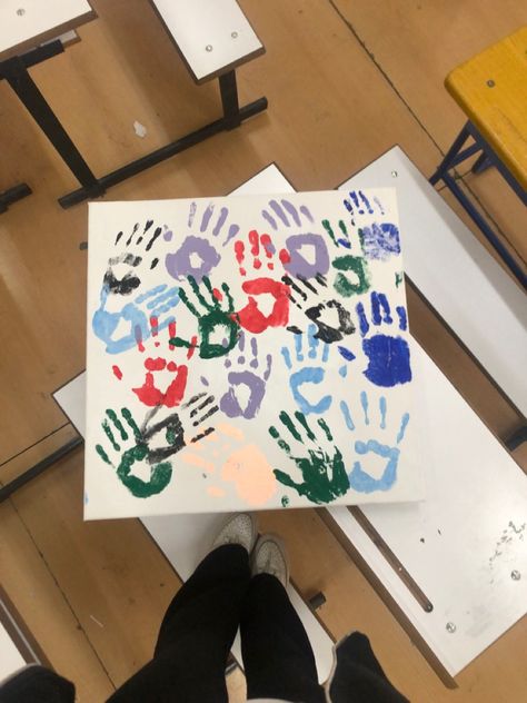 Canvas Hand Print Ideas Best Friends, Group Painting Ideas Canvases, Group Canvas Painting Ideas, Things To Paint With Friends, Friends Painting Ideas, Group Painting Ideas, Friend Painting Ideas, Memories Painting, Painting With Friends