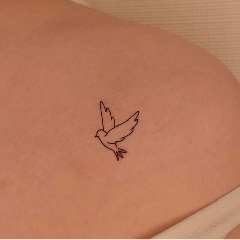 Cute tiny tattoo ideas Tiny Tattoo Ideas, Simple Bird Tattoo, Memorial Tattoo Ideas, Small Bird Tattoos, Tiny Bird Tattoos, Bird Tattoos For Women, Vogel Tattoo, Cute Tiny Tattoos, Tiny Tattoo