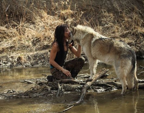 friends Animal Aesthetic, Wolves And Women, Dances With Wolves, She Wolf, Wolf Love, Wolf Pictures, Beautiful Wolves, White Wolf, Wild Woman