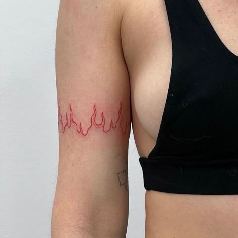 Fire Wrap Around Tattoo, Feminine Fire Tattoo, Red Fire Tattoo, Tattoo Fogo, Fire Tattoo For Women, Elegance Tattoo, Feminine Tattoo Ideas, Knee Tattoos, Quote Tattoos