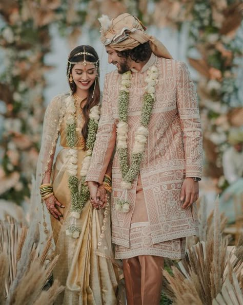 WeddingSutra.com on Instagram: "Tanmay and Neha's #instagramworthy union captured by WeddingSutra Favorite @knottyaffair.in saw a myriad of warm emotions fused with stunning details! Bride: @vijayan_neha Groom: @tansawant21 Venue: @theforestclubresort Event planning and design: @planwith.tdt Bride outfit: @kalanidhionline Groom: @jinaamofficial Makeup Artist: @kajolrpaswwan Hair: @sagarthehairstylist Photo Courtesy: @knottyaffair.in (Mumbai) Download the WeddingSutra App to book @knott Indian Varmala Designs, White Rose Varmala, Best Varmala Designs, White Varmala Designs, Flower Varmala For Wedding, Varmala Ideas Indian Weddings, Wedding Malai South Indian, Bridal Varmala, White Jaimala