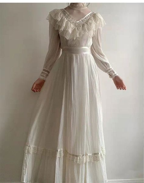 This vintage-inspired Gunne Sax wedding dress is ideal for every bride. Plus sizes are available, ensuring a perfect fit for every bride for the big day! Victorian Aesthetic Dress, Lace Victorian Dress, Gunne Sax Wedding Dress, Victorian Lace Dress, Victorian Wedding Dress, White Prom, Modest Wedding Dress, Gunne Sax Dress, White Prom Dress