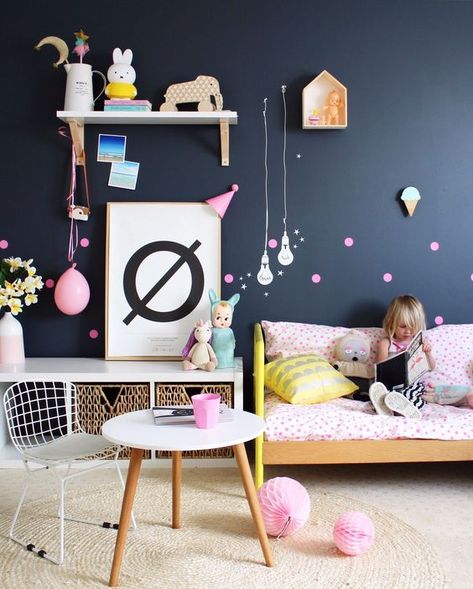 Navy blue, yellow and white little girls room with pops of pink Diy Home Decor For Apartments, Toddler Bedroom Girl, Ideas Hogar, Toddler Bedrooms, Diy Home Decor Bedroom, Kids Interior, Diy Home Decor On A Budget, Kids Room Design, Decor Minimalist