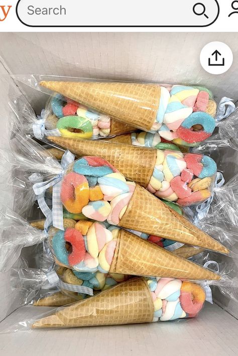 Snack Treat Bags, Candy Store Display, Birthday Treat Bags, Class Birthdays, Lolly Bags, Birthday Party Treats, Birthday Goodie Bags, Graduation Party Themes, Easter Decorations Ideas