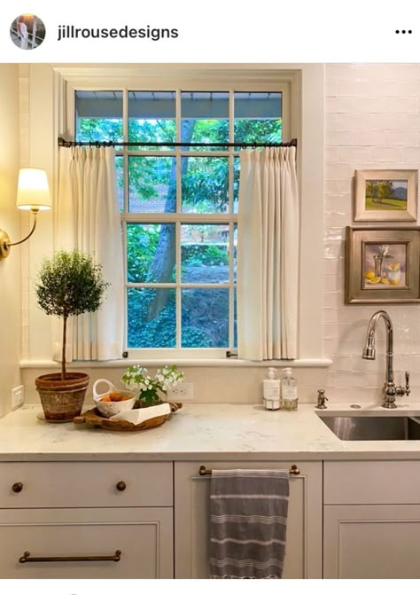 Cozy Kitchen, Kitchen Redo, Cottage Kitchen, Kitchen Window, Beautiful Kitchens, Kitchen Style, House Inspo, Dream Kitchen, Kitchen Renovation