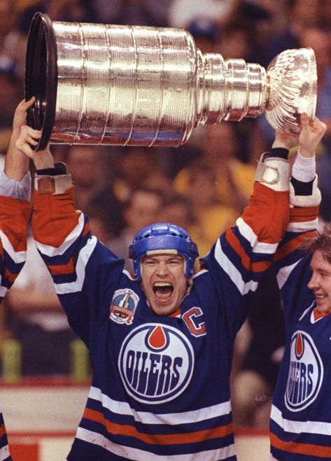 89-90 Stanley Cup Hockey Playoffs, Mark Messier, Edmonton Oilers Hockey, Hockey Hall Of Fame, Oilers Hockey, Hockey Pictures, Hockey Life, Nhl Players, Sports Hero