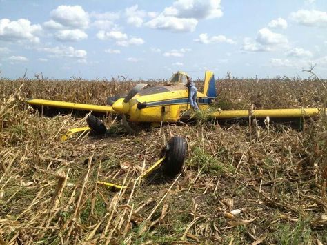 Crop Duster crash landing Stol Aircraft, Crop Duster, Light Aircraft, General Aviation, Civil Aviation, Leaf Blower, Farm Life, Helicopter, Outdoor Power Equipment