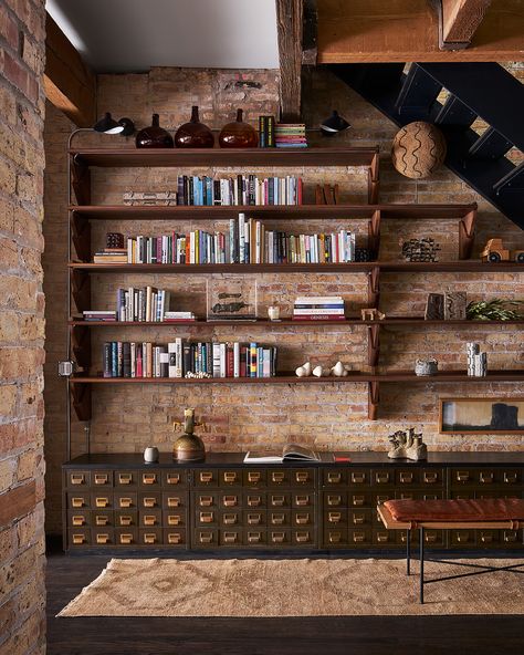 Designer Gil Melott of Studio 6F creates custom library space in once unused area of 100 year old loft. photo - Ryan McDonald Brick Wall Office Interior, Brick Wall Library, Brick Wall Shelving, Industrial Library Design, Loft Bookshelves, Loft Library Ideas, Residential Library, Loft Shelves, Industrial Library