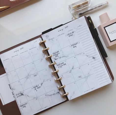 LV Desk Agenda Setup Louis Vuitton Desk Agenda, Lv Desk Agenda, Lv Planner, Hand Bag Essentials, Agenda Aesthetic, Graphic Design College, Louis Vuitton Planner, Lv Agenda, Notebook Holder